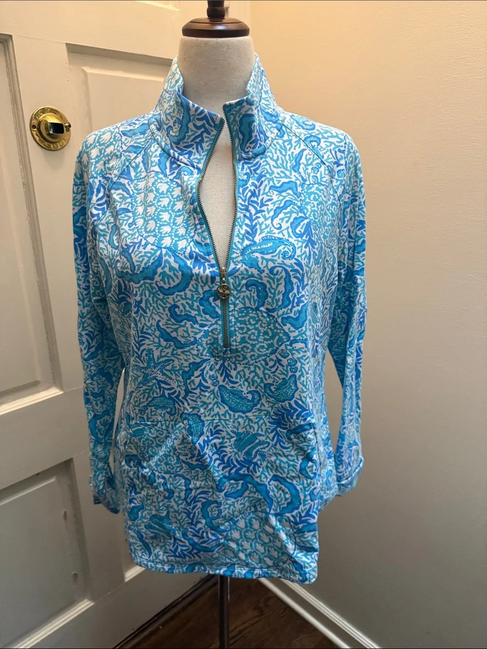 NWT Women's Light Blue Printed Pullover UPF50 - Picture 1 of 3